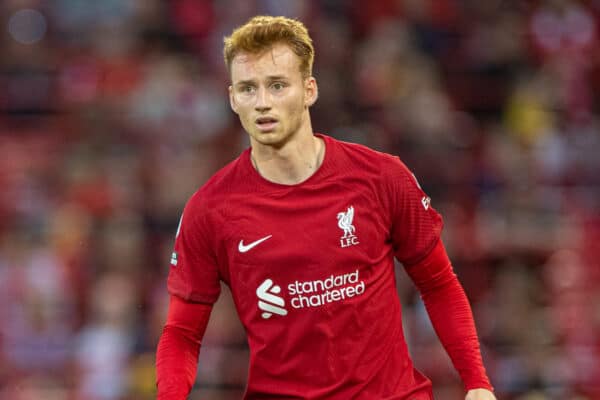 Van den Berg vẫn có thể rời Liverpool hè này.