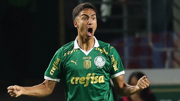 Vitor Reis gây ấn tượng trong màu áo Palmeiras.