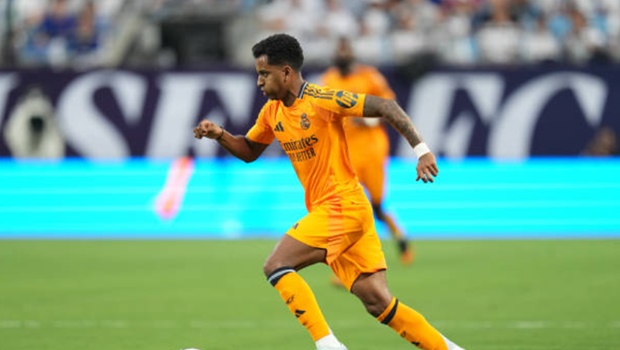 Rodrygo đứng trước đồn đoán về tương lai.