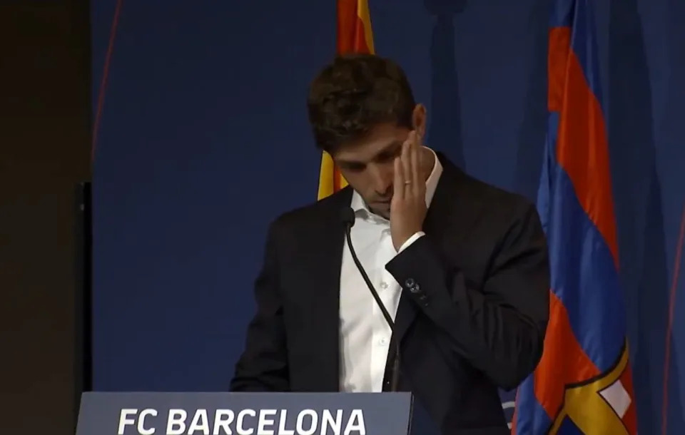 Sergi Roberto khóc trong ngày chia tay Barcelona.