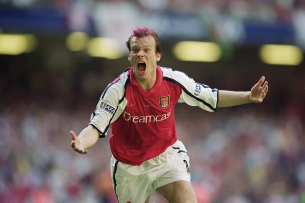 Ljungberg khi còn là cầu thủ của Arsenal.