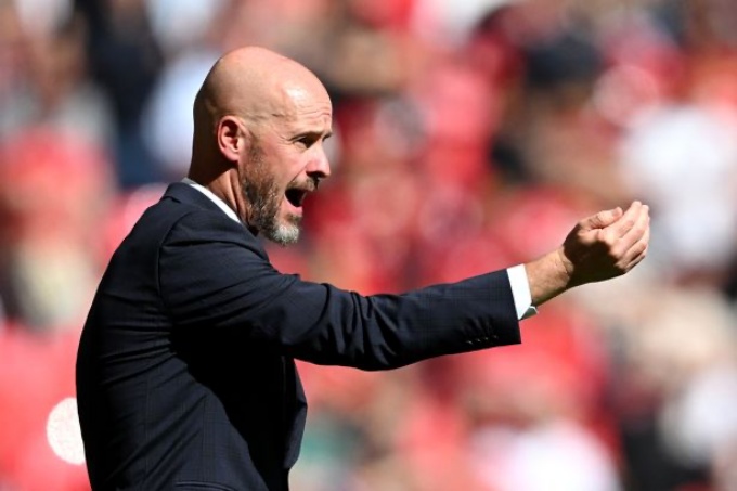 HLV Erik ten Hag rất muốn có bộ đôi hậu vệ này để làm dày hàng thủ vốn phải đối mặt với loạt ca chấn thương mùa trước. De Ligt và Mazraoui tiêu tốn của Quỷ đỏ khoảng 70 triệu euro.