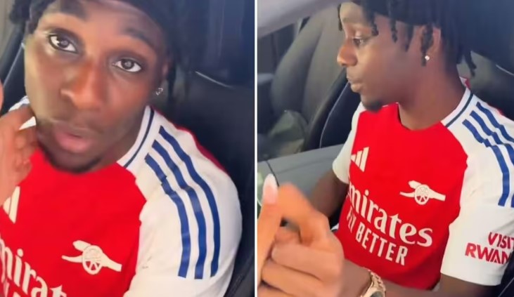 Frimpong mặc áo Arsenal ra ngoài.