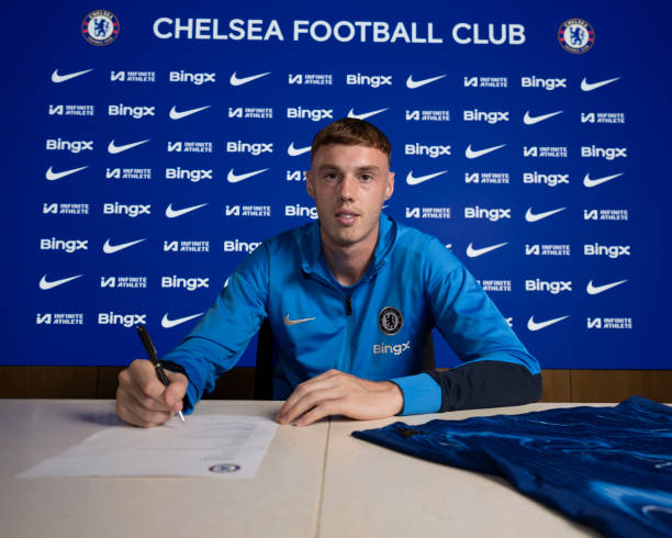 Palmer cam kết tương lai với Chelsea trước mùa giải mới.
