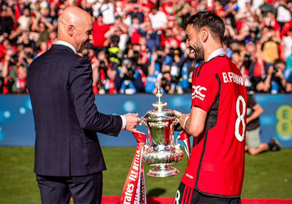 Bruno vô địch FA Cup dưới thời Erik Ten Hag.