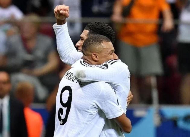 Bellingham cùng Mbappe trong trận đấu với Atalanta.
