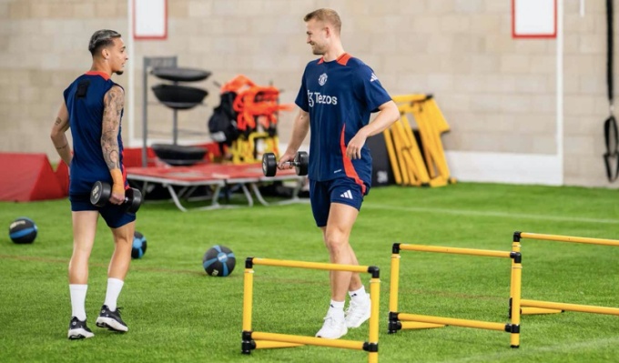 De Ligt và Antony là 2 trong số những cầu thủ từng khoác áo Ajax, hiện trở thành đồng đội ở Old Trafford.