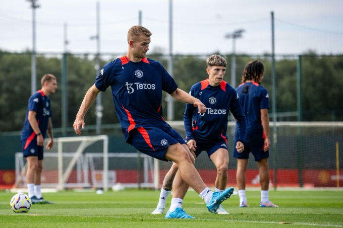 Theo quan sát, De Ligt khá nỗ lực trong buổi tập này.