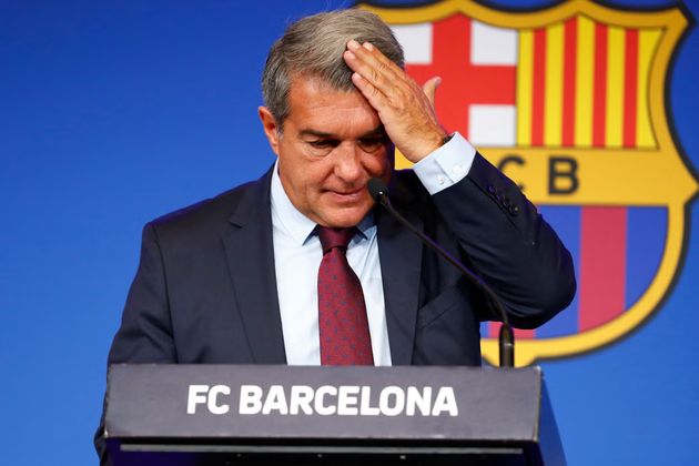 Khủng hoảng tài chính tại Barcelona đang ảnh hưởng lớn đến tham vọng của đội bóng.