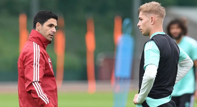 Chiếc áo số 10 của Arsenal vẫn còn trống.