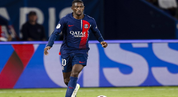 Ousmane Dembele sẽ đảm nhận vị trí tiền đạo phải. Truyền thông cho rằng, PSG đã chi ra tổng cộng 50 triệu euro để phá vỡ hợp đồng giữa anh và Barcelona hồi hè 2023.