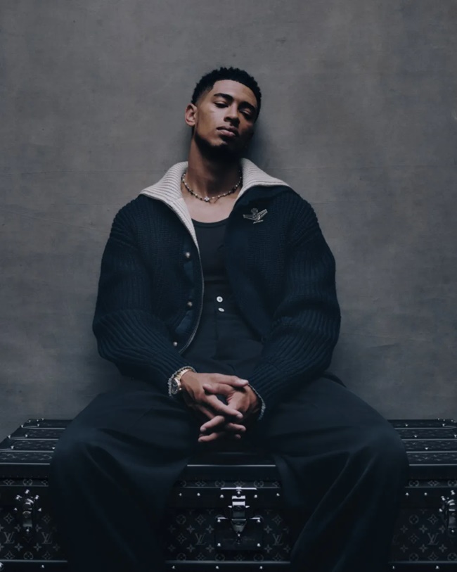 Jude Bellingham đã ký một hợp đồng béo bở với hãng thời trang xa xỉ của Pháp Louis Vuitton. Siêu sao người Anh và Real Madrid đã ký hợp đồng với các thương hiệu bao gồm SKIMS, McDonalds, Lucozade và Adidas.