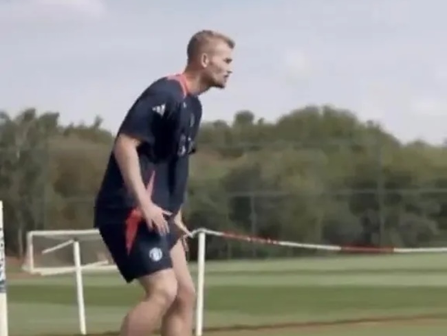 De Ligt sẵn sàng ra mắt Premier League.