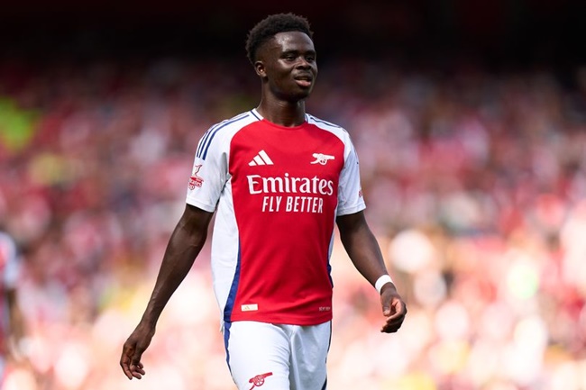 Arsenal cần người xoay tua cho Saka.