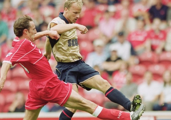 Arsenal thắng Middlesbrough 4-0 ở mùa 2001/2002.