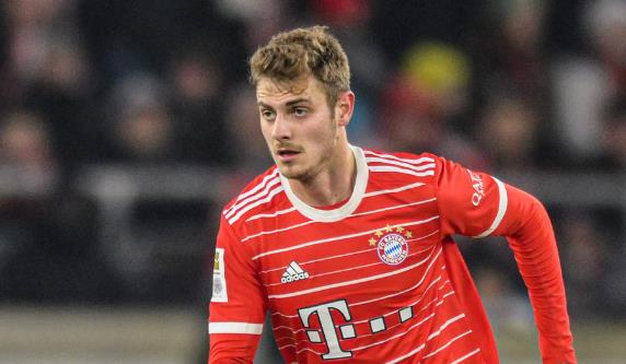 Hậu vệ phải: Josip Stanisic nhiều khả năng sẽ được Kompany tin tưởng. Mùa hè này, Bayern có lý do để trói chân hậu vệ 24 tuổi bằng một hợp đồng mới.