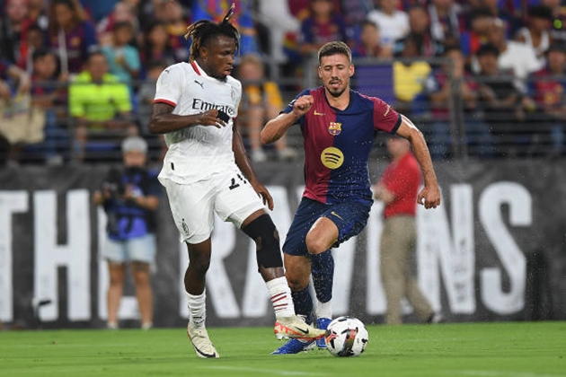 Clement Lenglet vẫn đang mắc kẹt tại Barca.