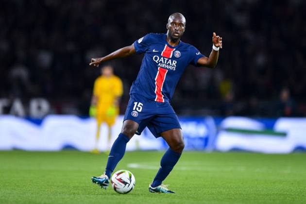 Danilo Pereira có thể là phương án chữa cháy cho hàng tiền vệ Barca.