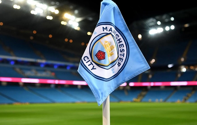 Arsenal có thể hưởng lợi từ 115 cáo buộc của Manchester City.