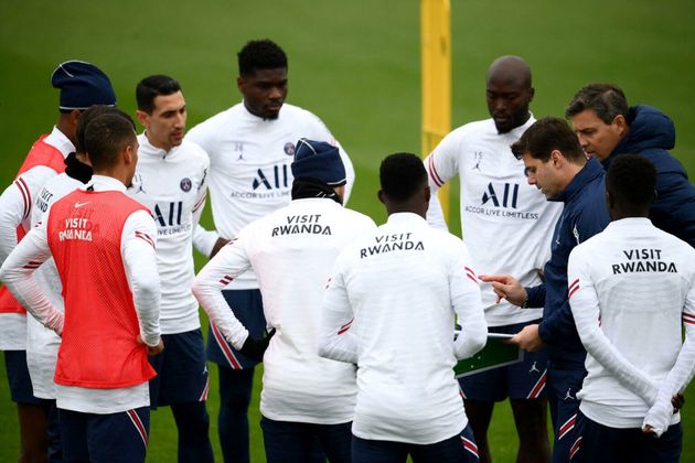 Pochettino trong một buổi tập với dàn sao PSG trước đây.
