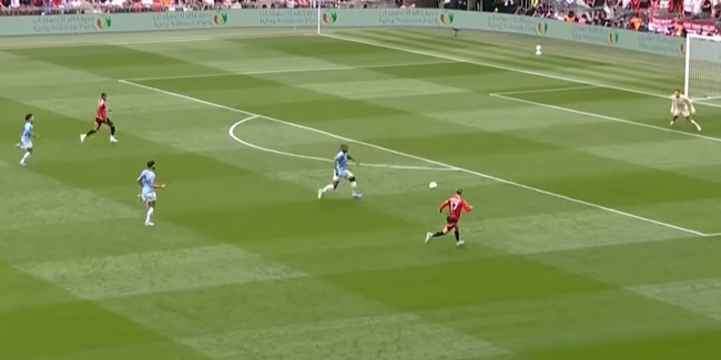 Tiền đạo cánh người Argentina bình tĩnh căng ngang sang cho Rashford ở vị trí đối diện thủ môn. Cơ hội ghi bàn mở ra mười mươi cho thầy trò Erik ten Hag.