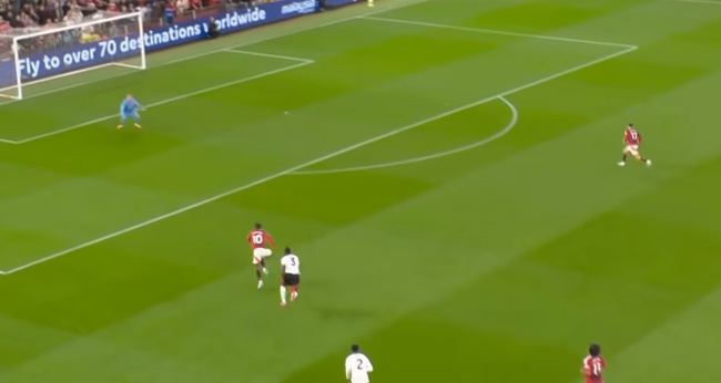 Thảm hoạ hàng công của Man Utd chưa dừng lại. Nó diễn ra ở trận thắng Fulham 1-0 trong ngày mở màn Premier League 2024/25. Rashford đáp trả Garnacho khi tận dụng pha bóng sai lầm của cầu thủ Fulham.