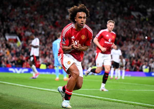 Joshua ghi bàn cho Man United.