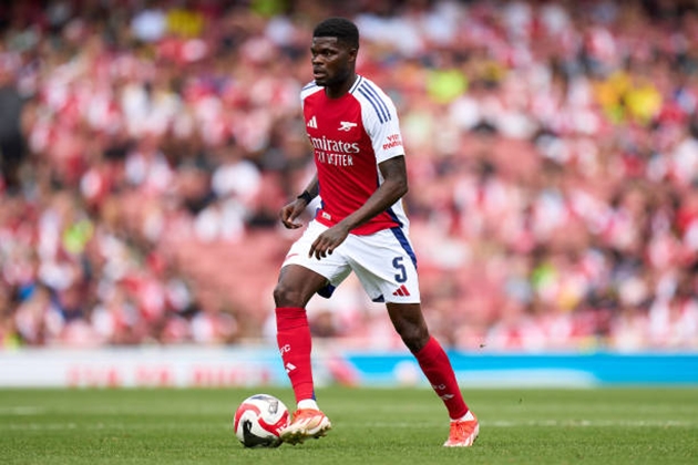 Thomas Partey chỉ còn 1 năm hợp đồng với Arsenal.