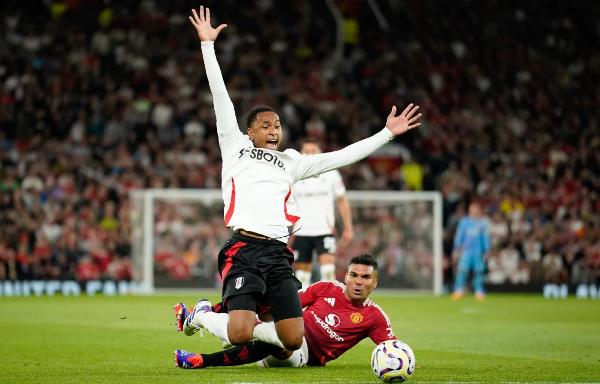 Casemiro vừa tỏa sáng trước Fulham.