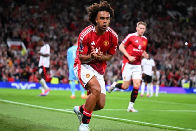 Zirkzee là tiền đạo rất toàn diện.