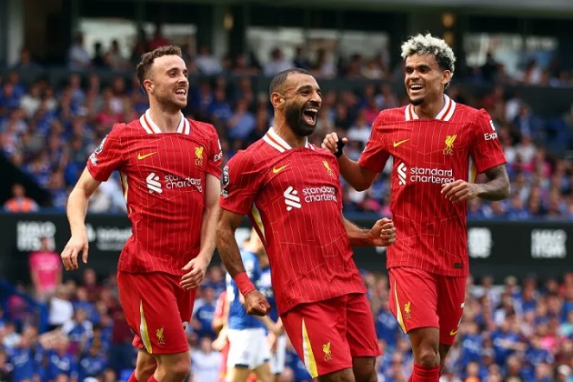 Arne Slot đã thắng trận đấu chính thức đầu tiên với Liverpool, chuẩn bị gặp Brentford ở vòng đấu tới.