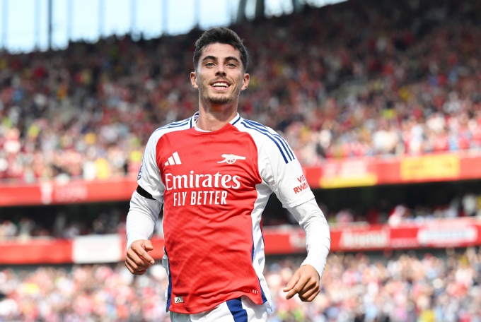 Tổng cộng Havertz in dấu giày vào 16 bàn lẫn kiến tạo cho Arsenal trong vai trò tiền đạo ở Premier League. Một thông số quá ấn tượng.