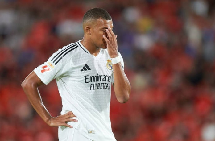 Trong vai trò của một tiền đạo cắm, Kylian Mbappe đã tịt ngòi. Anh có tổng cộng 4 cú sút, 2 trúng đích, 2 đi chệch mục tiêu. Nhưng thực tế, cơ hội thành bàn của chúng không hề cao.