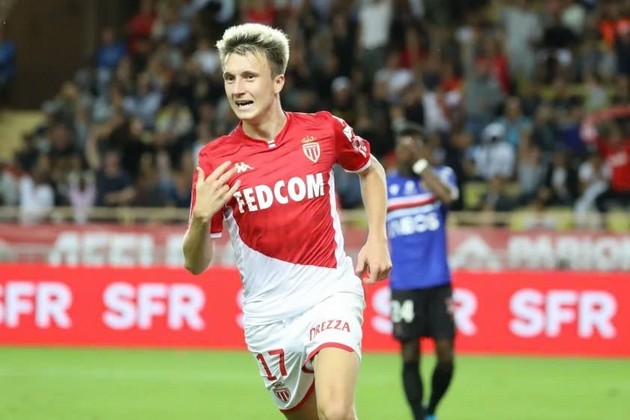 Aleksandr Golovin là nhân tố nổi bật của ĐT Nga.