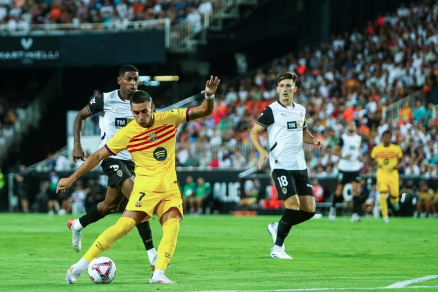 Torres trong một tình huống sút bóng.