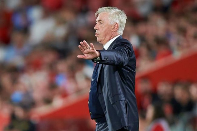 Ancelotti chỉ đạo trong trận đấu với Mallorca.