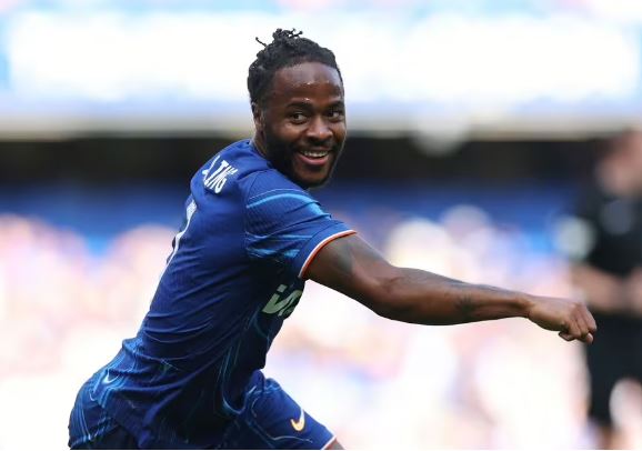 Sterling bất ngờ bị loại khỏi đội hình.