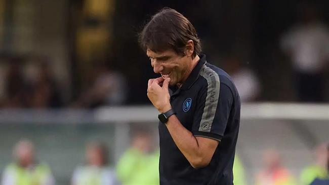 HLV Conte nổi đóa.