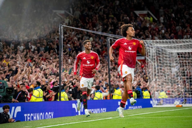 Joshua Zirkzee ghi bàn ngay trong trận ra mắt M.U.