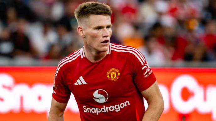 Man Utd muốn bán McTominay.