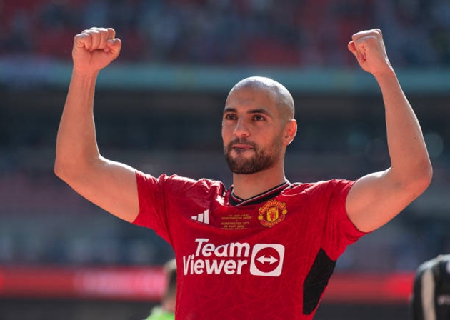 Jose Mourinho phá bĩnh M.U vụ Sofyan Amrabat.