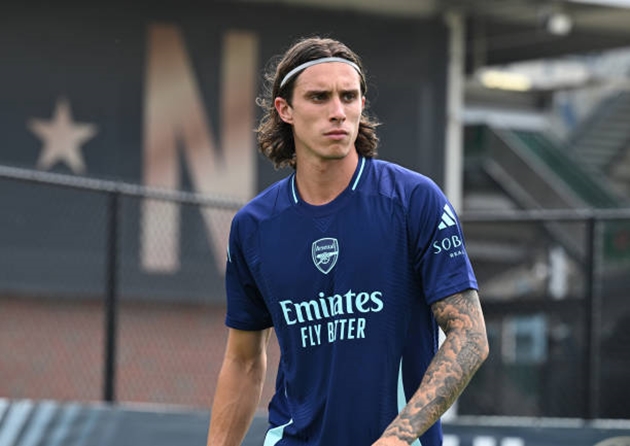 Riccardo Calafiori vẫn chưa thể ra sân cho Arsenal.