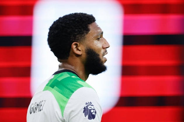 Joe Gomez khó lòng giành suất đá chính tại Liverpool mùa tới.