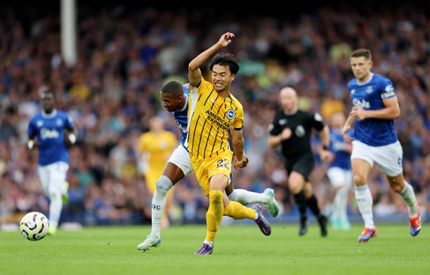 Với pha lập công vào lưới Everton, Mitoma đã chính thức khép lại chuỗi 21 trận tịt ngòi liên tiếp trên mọi đấu trường. Theo Fotmob, lần cuối cùng Mitoma ghi bàn đã diễn ra vào tháng 9/2023.