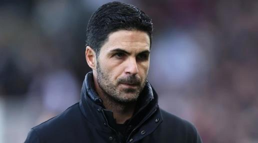 Arteta có thể chia tay Nketiah lẫn Nelson.