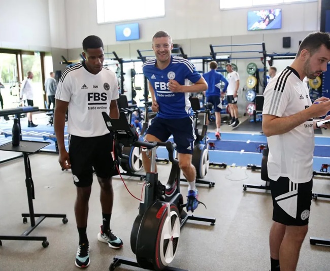 Vardy siêu khỏe tự tin tuyên bố sẽ tiếp tục thi đấu đến tận tuổi 40. Điều này đồng nghĩa ngôi sao người Anh sẽ có thể duy trì sự nghiệp hiện tại thêm 3 năm nữa.