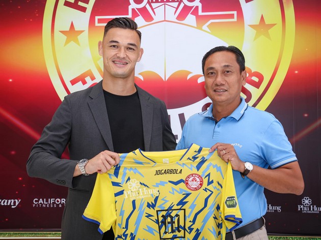 Patrik Lê Giang chính thức cập bến TP.HCM. Ảnh: HCM FC.