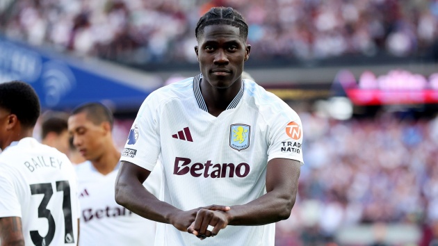Amadou Onana đã có màn ra mắt hoàn hảo trong màu áo Villa.