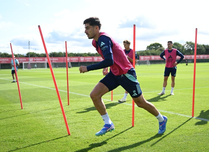 Bất chấp Aston Villa là một đối thủ khó chơi, Arsenal vẫn được đánh giá nhỉnh hơn.