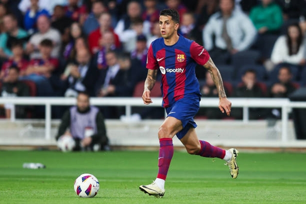 Joao Cancelo khó trở lại Barca bởi mức lương tương đối cao hiện tại.
